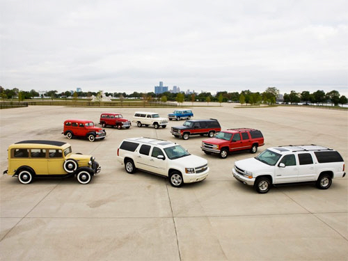 ▲GM을 비롯한 미국 자동차 업계의 올해 실적전망이 잇따라 하향 조정되고 있다. 사진은 GM의 시대별 SUV 모습. (출처=미디어GM)