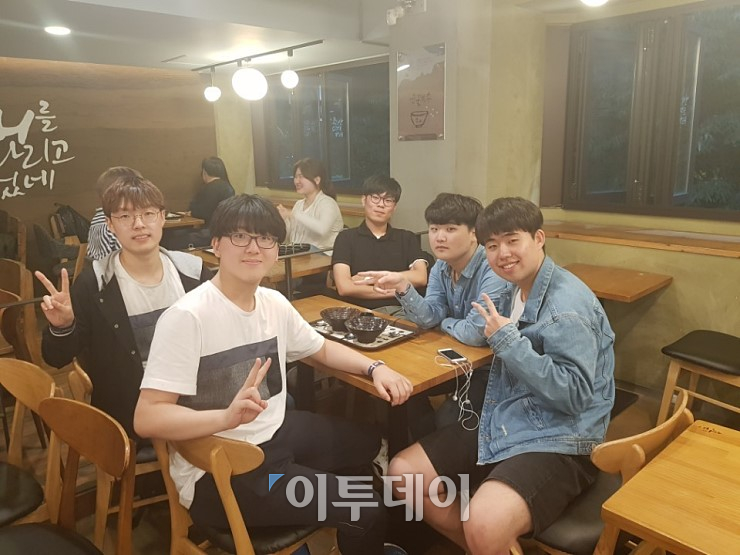 ▲'제5회 대한민국 금융대전' 기자단 2조에 편성된 배진근(왼쪽 위부터 시계방향)·김동영·전종현·정영훈·문지우 씨