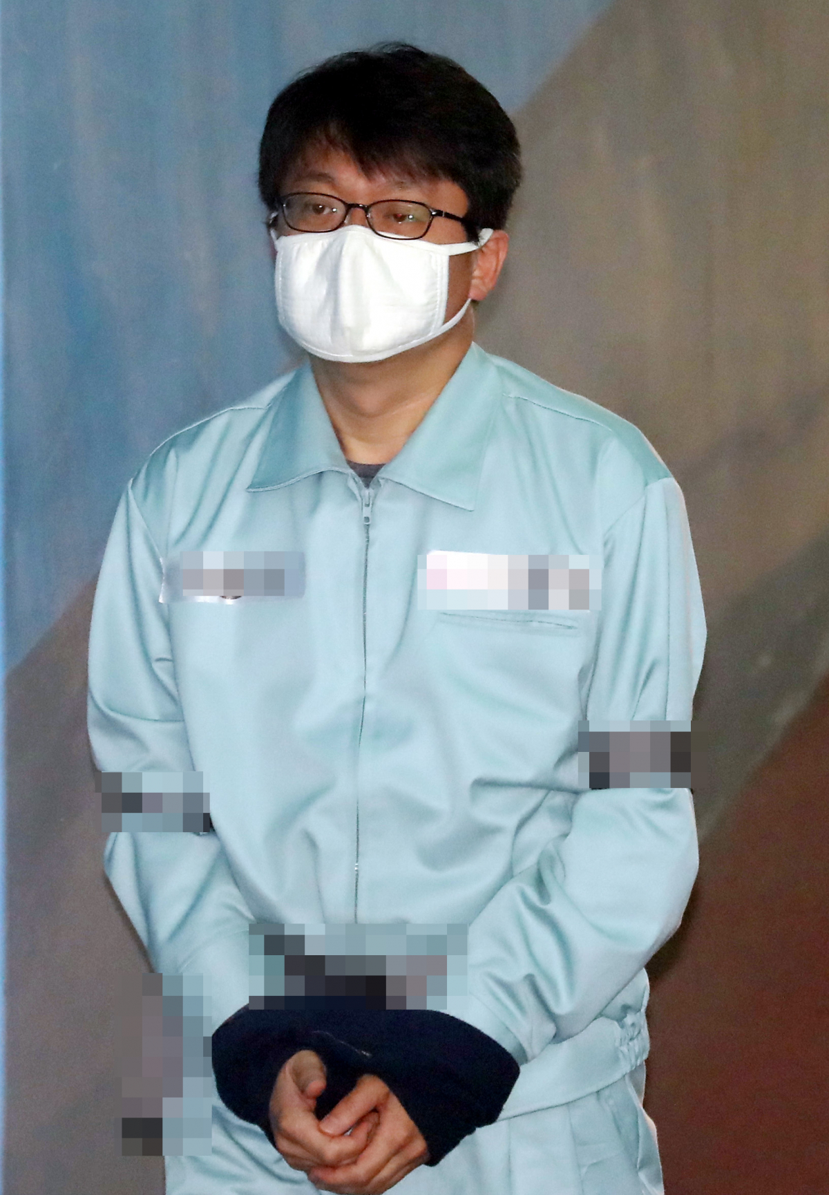 ▲이명박 정부 시절 민간인 사찰 관련 국정원 특별활동비를 불법 수수한 혐의로 구속된 김진모 전 청와대 민정2비서관이 30일 오후 서울 서초구 서울중앙지방법원에서 열린 8차 공판에 출석하고 있다.(뉴시스)