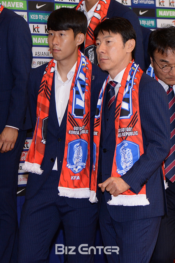 ▲손흥민, 신태용(사진=고아라 기자 iknow@)