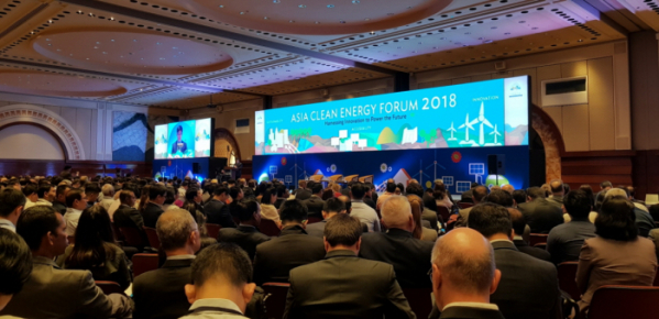 ▲지난 6일 필리핀 마닐라에서 한국에너지공단과 아시아개발은행이 공동 개최한 '2018 아시아 클린 에너지 포럼(ACEF)' 개회식에서 한국에너지공단 우영만 글로벌사업실장이 환영사를 하고 있다.(한국에너지공단)