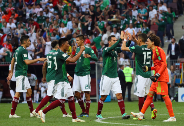 ▲'2018 러시아월드컵' F조 독일-멕시코 경기에서 멕시코 선수들이 독일을 1대 0으로 꺽은 뒤 환호하고 있다. (연합뉴스)