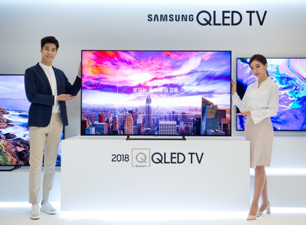 ▲삼성전자는 2018년형 QLED TV 제품군을 55형에서 82형까지 4개 시리즈(Q6F·Q7F·Q8C·Q9F) 11개 모델로 다양화했다. 특히 75인치 이상 TV를 대폭 확대하며 QLED TV를 중심으로 세계 초대형 TV 시장을 거머쥐기 위한 포석을 뒀다. 사진제공 삼성전자