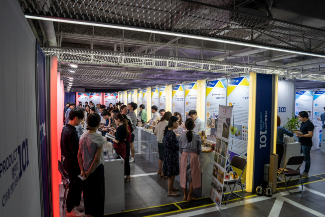 ▲지난 6월 25일 서울 강남구 역삼동 팁스타운에서 열린 ‘프로덕트 101 챌린지 CJ 유통 연합 품평회’ 현장 모습.(사진제공=CJ그룹)