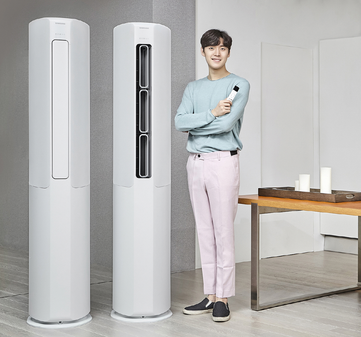 ▲삼성전자가 ‘무풍냉방’ 기술이 적용된 ‘무풍에어컨 슬림’을 출시했다. 이 제품은 바람 세기·설정 온도 등 사용자가 선호하는 사용 패턴과 온도·습도 등 실내외 환경 정보를 학습해 최적의 운전 모드로 스스로 전환하는 ‘인공지능 쾌적 모드’가 특징이다.