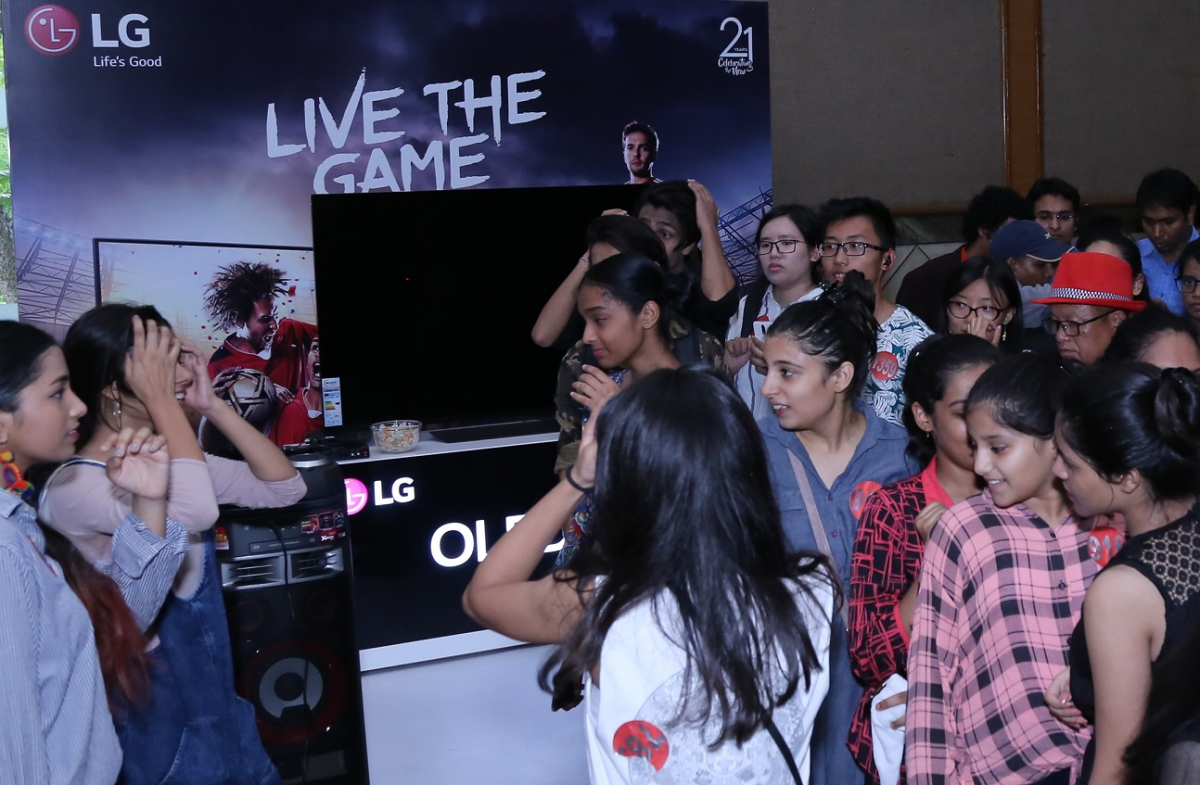 ▲현지시간 9일 저녁 2018 창원 케이팝 월드 페스티벌 인도' 공연을 보기 위해 인도 뉴델리 시리포트 오디토리움을 찾은 케이팝 팬들이 LG 엑스붐 오디오의 강력한 사운드를 즐기고 있다.(사진=LG전자)