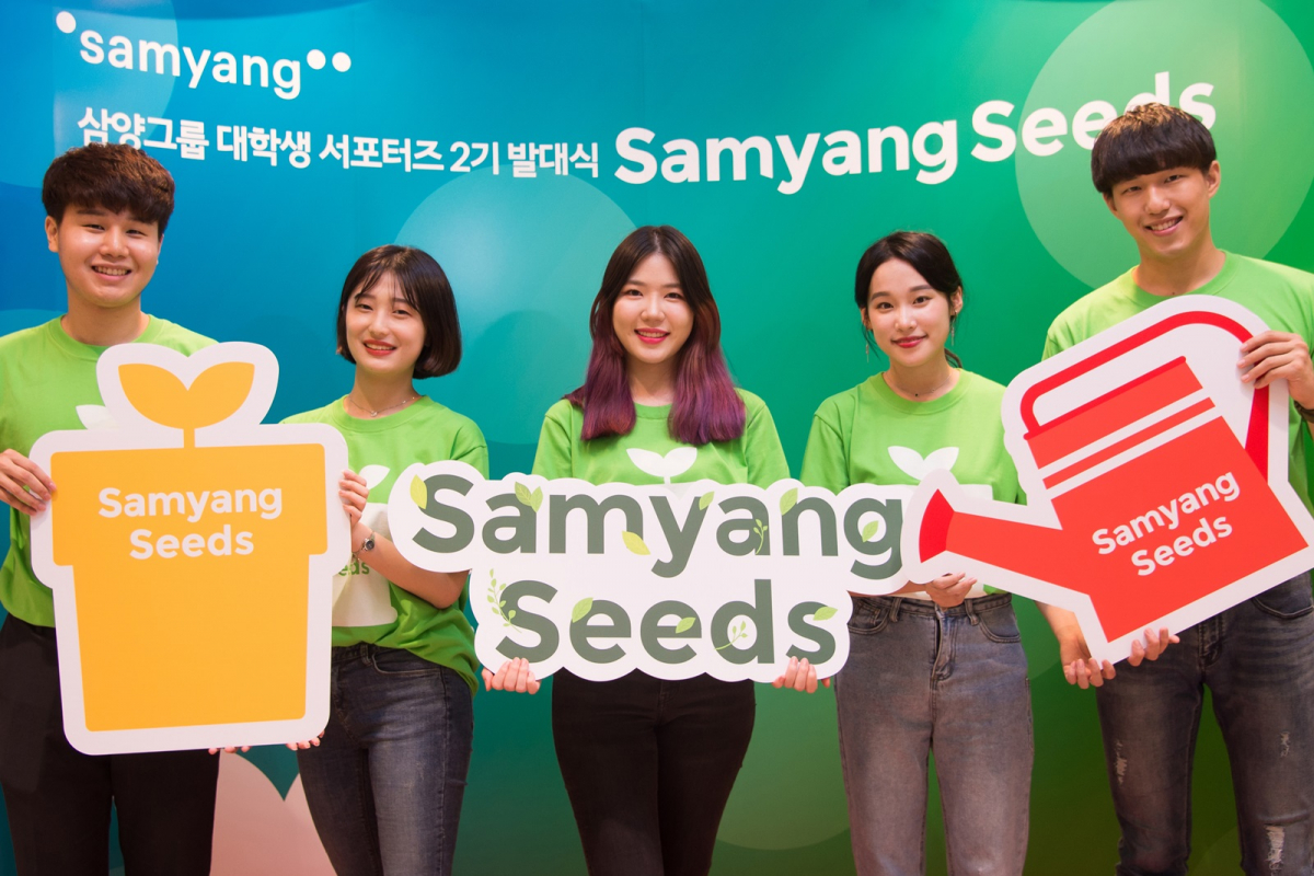 ▲판교의 삼양디스커버리센터에서 9일 진행된 삼양씨즈 2기 발대식에서 참가학생들이 기념촬영을 하고 있다. 삼양씨즈는 연말까지 약 6개월간 다양한 활동을 통해 삼양그룹을 일반 대중들에게 알린다. (사진제공=삼양)