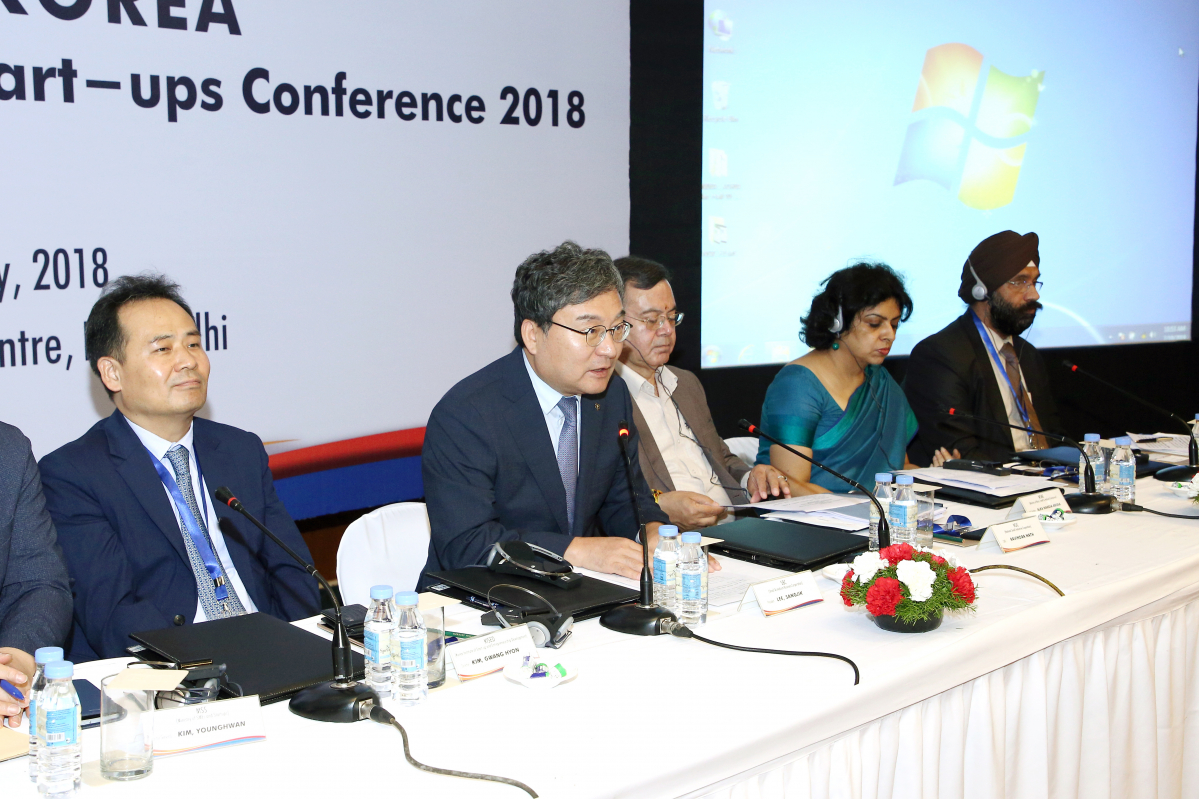 ▲이상직 중진공 이사장이 한-인도 스타트업 포럼에서 스타트업 성공사례를 발표하고 있다.(사진제공=중소기업진흥공단)
