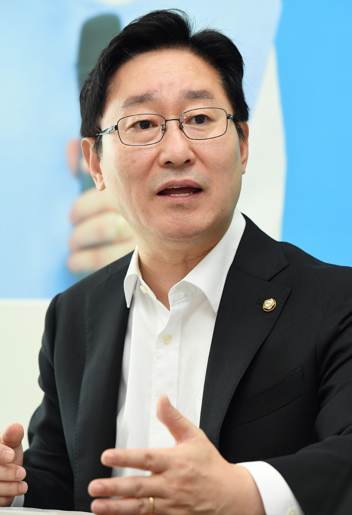 ▲더불어민주당 대표 선거에 출사표를 던진 박범계 국회의원이 서울 영등포구의 한 사무실에서 출마의 변과 포부를 밝히고 있다. 오승현 기자 story@