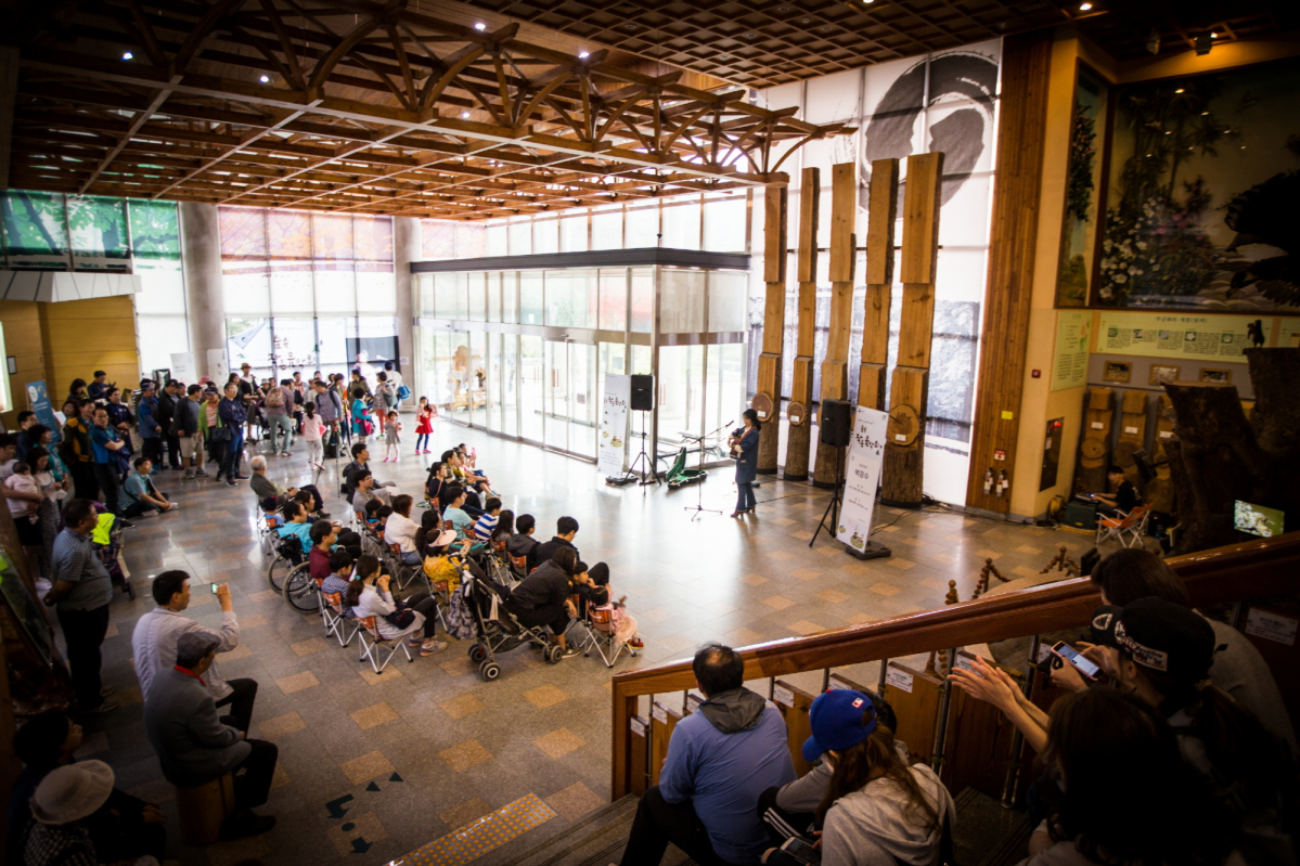 ▲경기 포천 국립수목원의 공연 장면.(산림청)