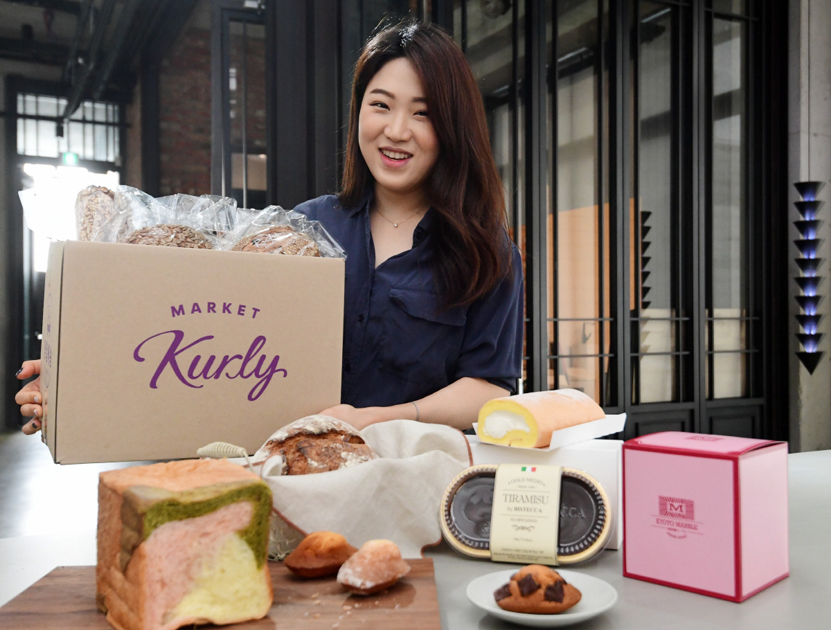 ▲남은선 온라인 신선식품몰 마켓컬리 MD가 23일 서울 강남구 스튜디오에서 이투데이와 인터뷰에 앞서 포즈를 취하고 있다. 사진=고이란 기자 photoeran@