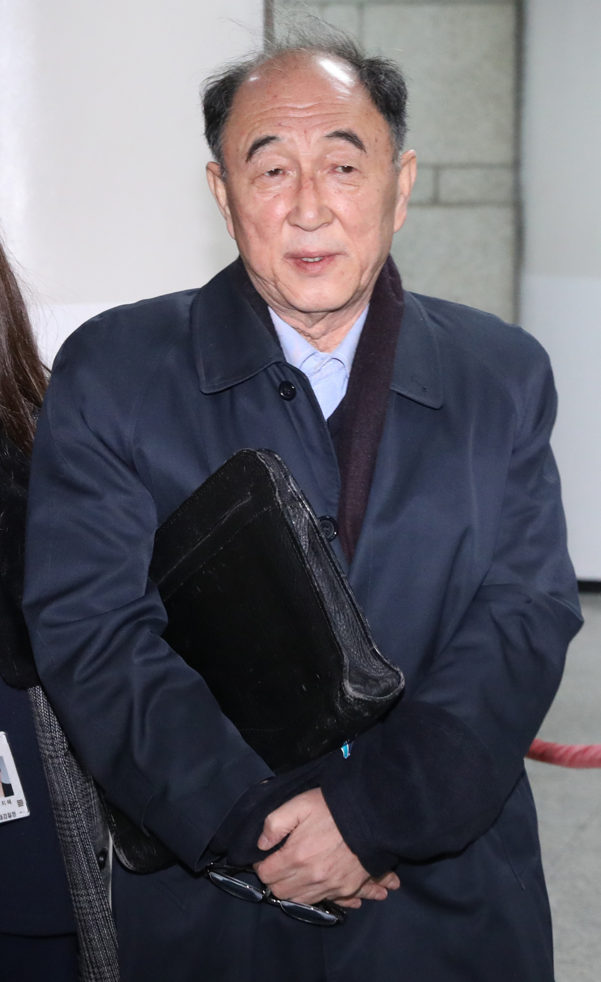 ▲이중근 부영그룹 회장의 개인 저서 출간을 돕는 과정에서 수십억 원을 빼돌린 혐의를 받는 김명호 성공회대 석좌교수.(뉴시스)