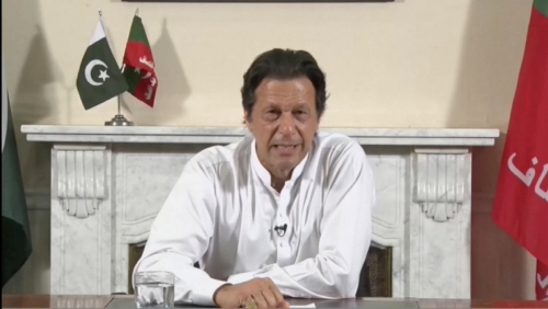 ▲임란 칸 파키스탄 PTI 총재가 26일(현지시간) 총선 승리를 선언하고 있다. 이슬라마바드/로이터연합뉴스 
