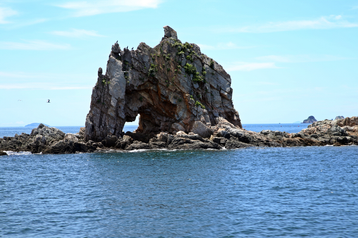 ▲태안해안국립공원 독립문바위. 사진제공=한국관광공사