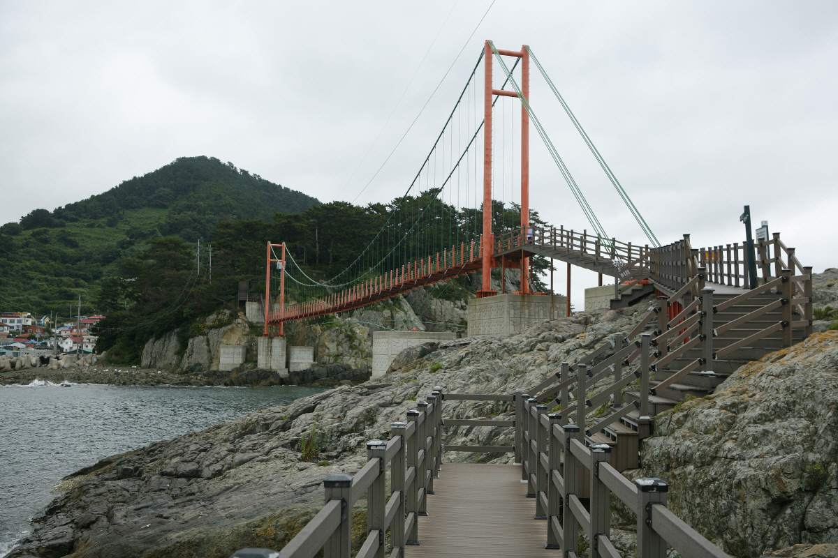▲통영 연대도와 만지도를 잇는 ‘출렁다리’. 사진제공=한국관광공사