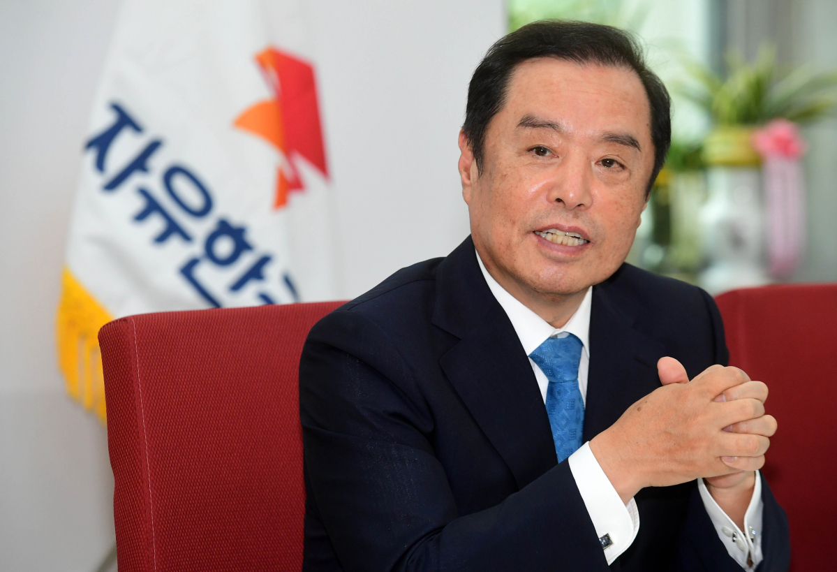 ▲김병준 자유한국당 비상대책위원장이 27일 서울 여의도 국회 비대위원장실에서 이투데이와 인터뷰를 하고 있다. 고이란 기자 photoeran@