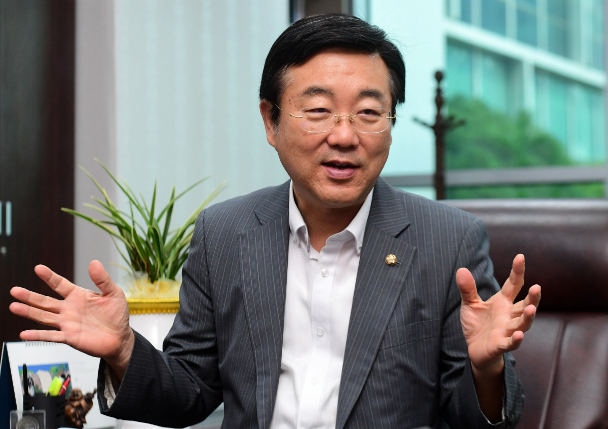 ▲김종석 자유한국당 의원이 27일 서울 여의도 국회 의원회관에서 이투데이와 인터뷰를 하고 있다. 고이란 기자 photoeran@