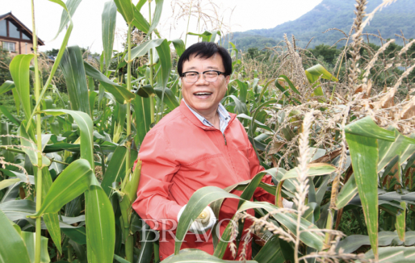 ▲2014년 충북 영동 지역 농촌체험휴양마을 비단강숯마을에서(농림축산식품부대변인실 제공)