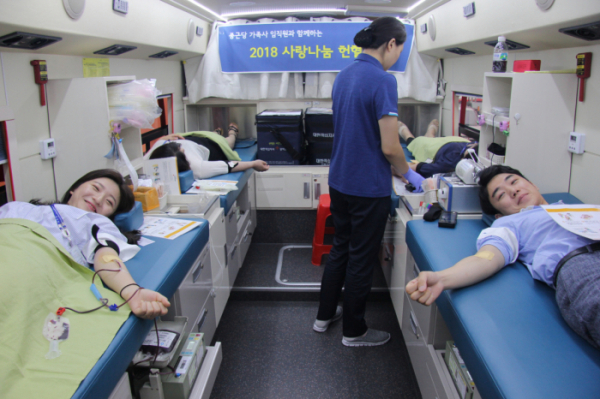 ▲종근당 임직원들이 사랑나눔 헌혈캠페인에 참여하고 있다. (사진제공=종근당)
