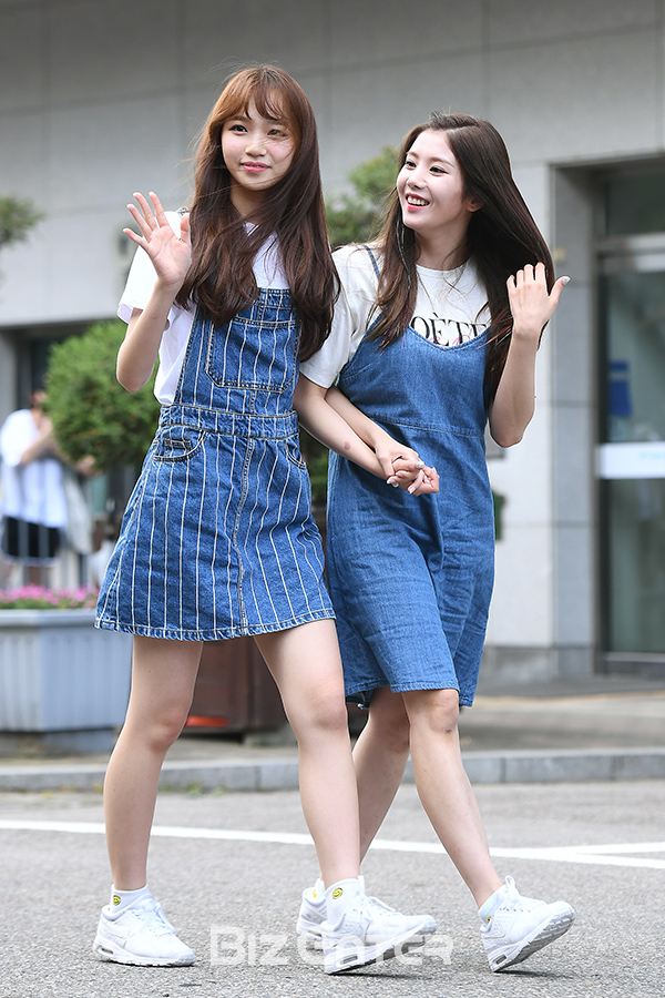 ▲김채원, 권은비(사진=고아라 기자 iknow@)