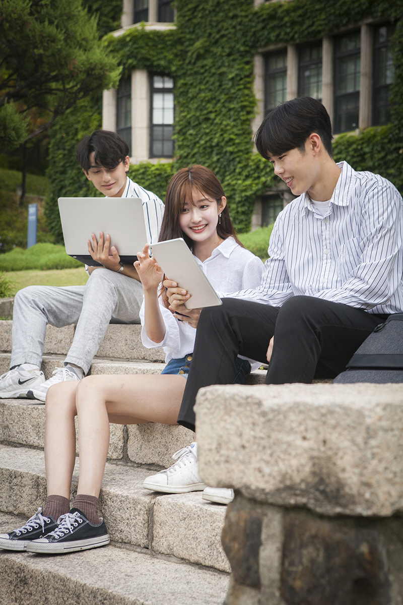 ▲SK텔레콤은 1020세대를 타깃으로 한 브랜드 ‘영(0)’을 출시했다. 사진제공 SK텔레콤