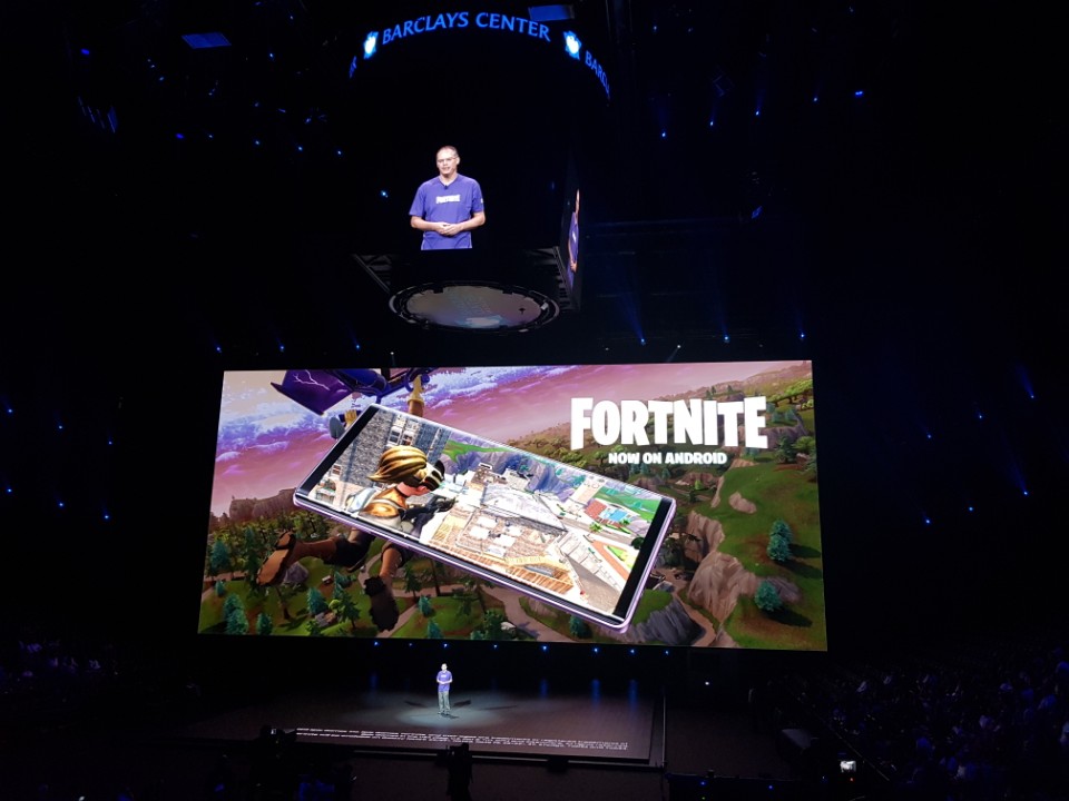 ▲ 에픽 게임스 CEO 팀 스위니(Tim Sweeney)가 등장해 자사 히트 게임 '포트나이트'와 삼성전자와의 협업을 알리고 있다.(사진=송영록 기자 syr@)