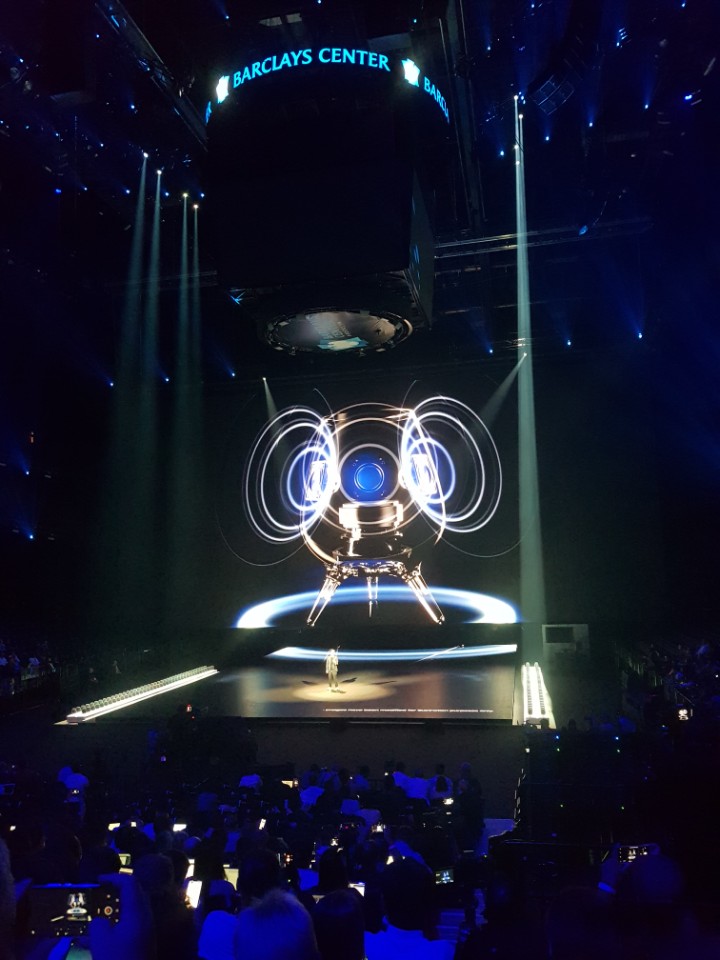 ▲첫 선을 보인 삼성전자의 첫 인공지능(AI) 스피커인 '갤럭시 홈'(사진=송영록 기자 syr@)