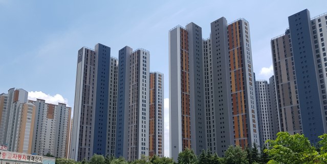 ▲임시사용이 승인된 포항자이아파트.(사진=포항시 제공) 