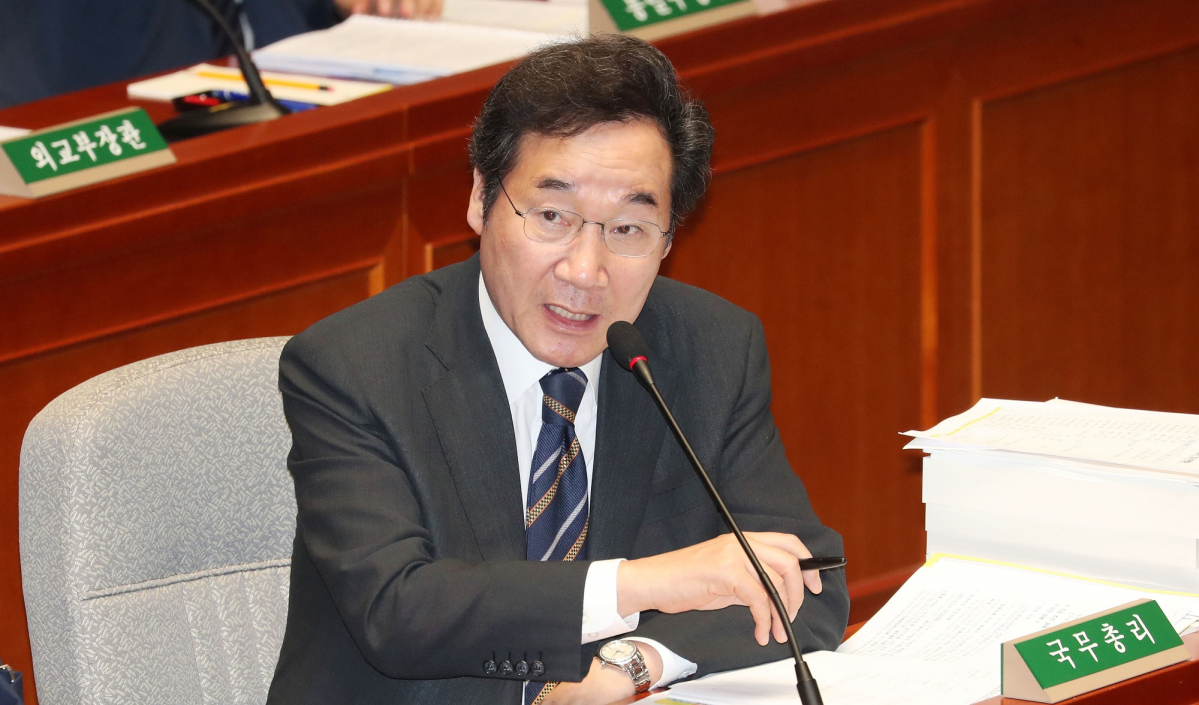 ▲22일 오전 서울 여의도 국회 예산결산특별위원회 회의실에서 열린 전체회의에서 이낙연 국무총리가 의원들의 질의에 답하고 있다.(뉴시스)