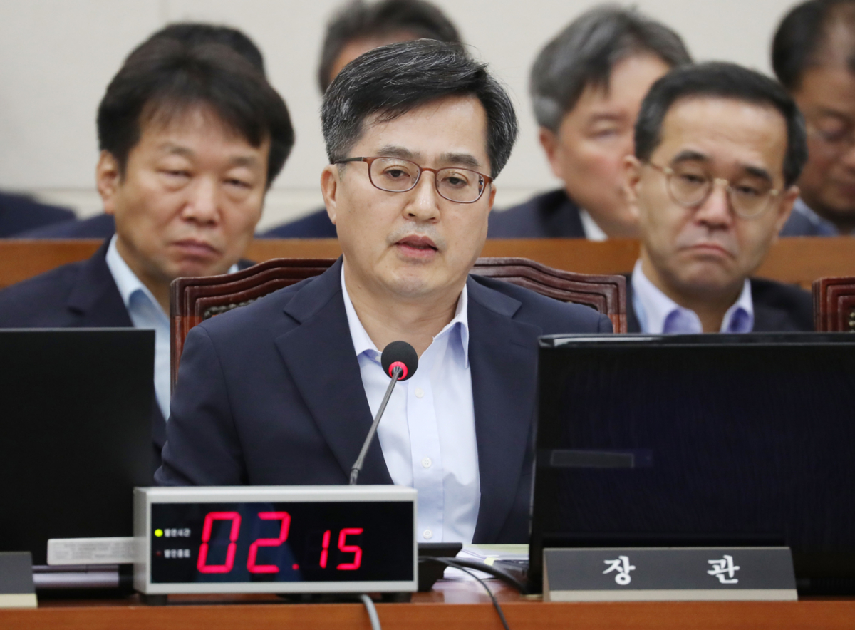 ▲김동연 경제부총리 겸 기획재정부 장관이 23일 국회에서 열린 기획재정위원회 전체회의에서 질의에 답하고 있다.(연합뉴스)