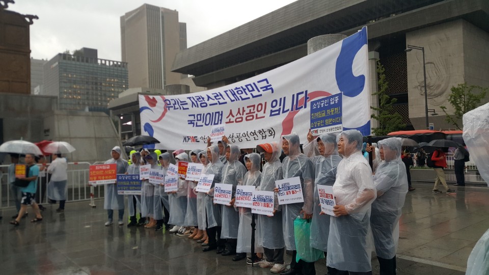 ▲경기 안양시소상공인연합회 회원들이 촬영을 하고 있다. (이지민 기자 aaaa3469@)