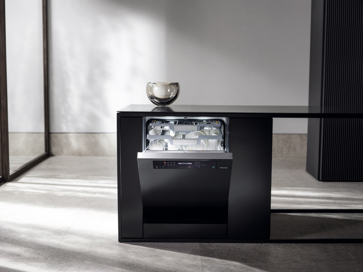▲밀레는 29일(현지시간) 독일 베를린에서 열린 IFA 2018 기자간담회에서 세계 최초의 혁신적인 생활가전 및 신기술들을 대거 공개했다. 밀레 G7000 식기세척기.(사진제공 밀레)