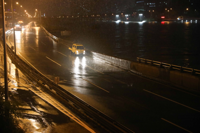 ▲서울 지역에 호우경보가 발효된 29일 오후 서울 노원구 월릉교 인근 동부간선도로가 중랑천 범람위기로 인해 통제되고 있다.(뉴시스)