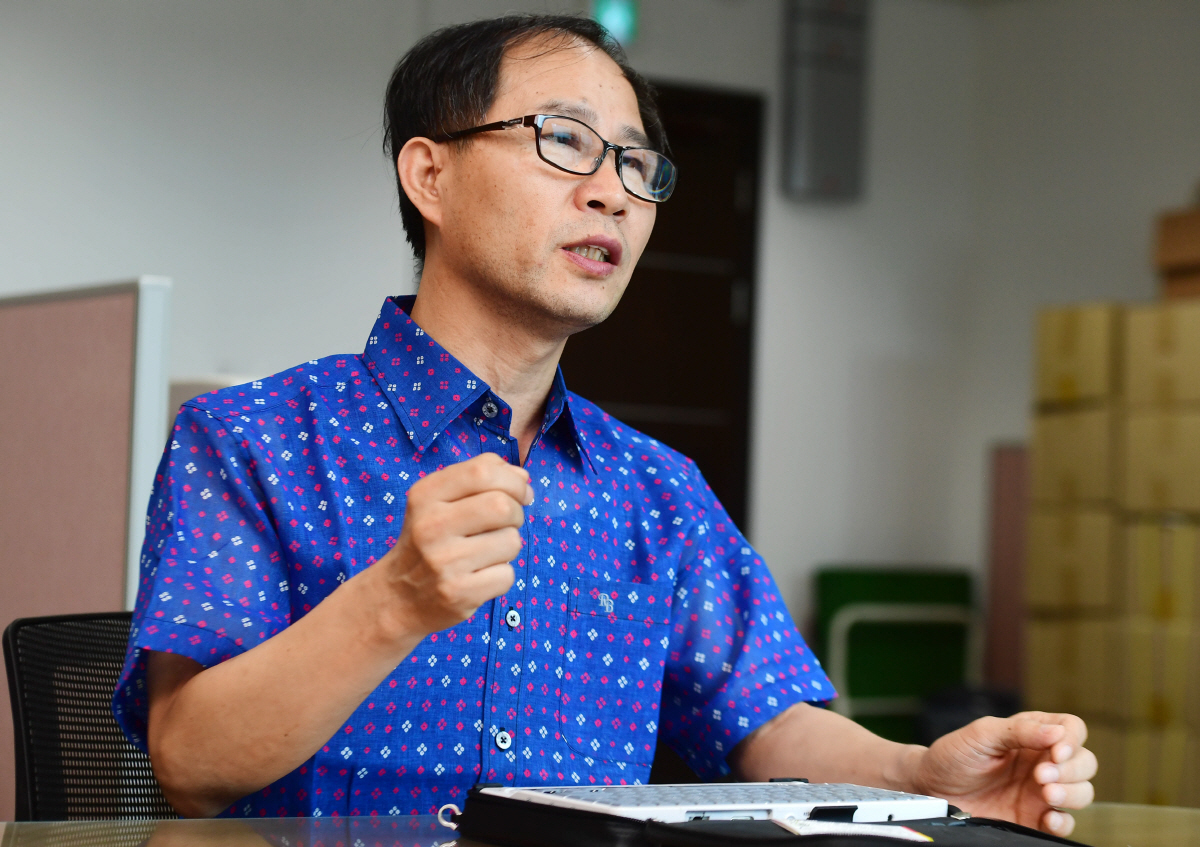 ▲김병수 한국웹접근성평가센터 소장은 이투데이와의 인터뷰에서 “시중은행 점포 100군데를 다녀 보길 바란다. 시각장애인을 단 한 명이라도 찾으면 고맙겠다”며 “이러한 장애인에 대한 무관심이 고객 서비스에서도 결국 장애인을 배제하게 되는 원인”이라고 말했다.  고이란 기자 photoeran@　