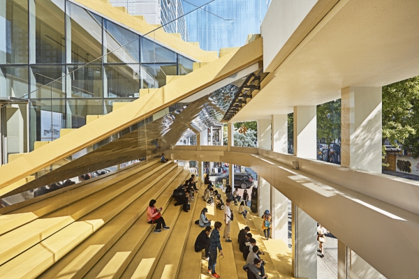 ▲KB락스타 청춘마루‘는 지하 1층부터 3층까지 이어지는 ‘노란 계단’이 특징이다. 