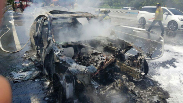 ▲화재가 발생한 BMW 차량(뉴시스)