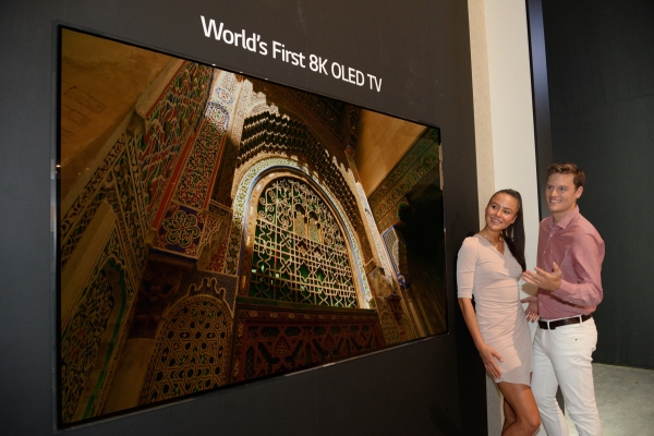 ▲LG전자의 8K(7680X4320) OLED TV (사진제공 LG전자)