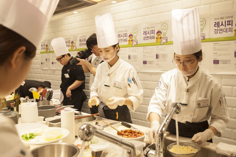 ▲BGF리테일이 운영하는 편의점 CU가 지난달 30일 지역 특산물 또는 레시피를 활용한 편의점 도시락 및 HMR 상품을 주제로 ‘제1회 대학생 레시피 경연대회’를 진행했다. 사진제공=BGF리테일