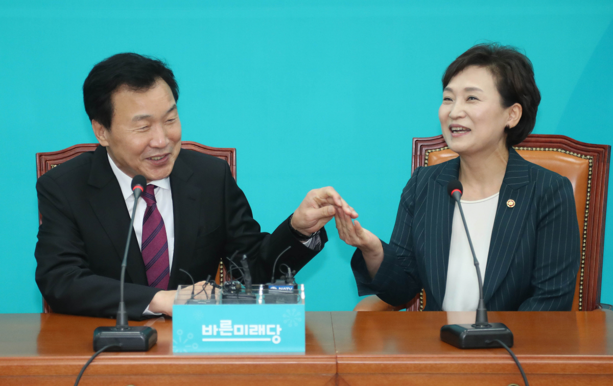 ▲김현미 국토교통부 장관이 5일 오전 국회에서 바른미래당 손학규 신임대표를 예방하고 있다. (연합뉴스)