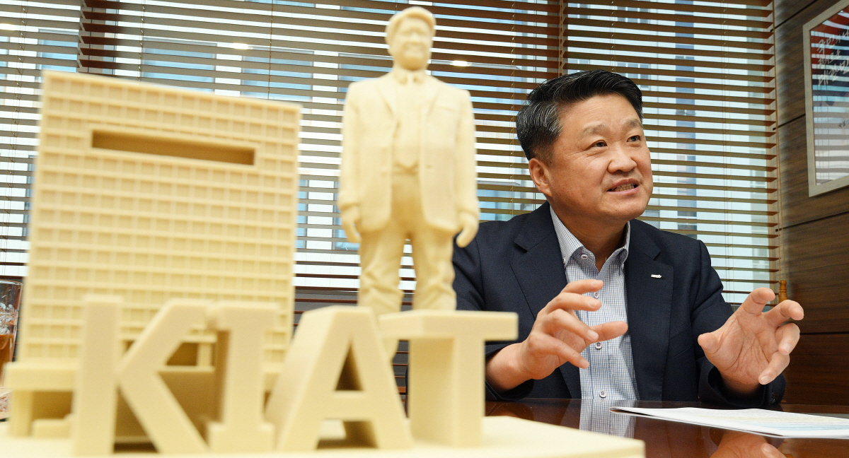 ▲ 지난달 중남미·미국 출장을 다녀온 김학도 한국산업기술진흥원장은 “세계 12위 경제대국의 위상에 맞게 적극적인 원조 사업을 전개해야 한다”며 “산업·에너지 분야의 개발 원조를 통해 우리 중소·중견기업의 신흥 시장 진출을 지원하겠다”고 말했다. 오승현 기자 story@