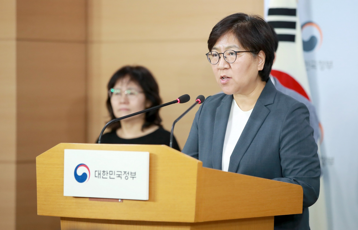 ▲질병관리본부장이 8일 오후 서울 종로구 정부서울청사에서 중동호흡기증후군(메르스) 감염자 상황 및 관련 대책을 발표하고 있다.(뉴시스)