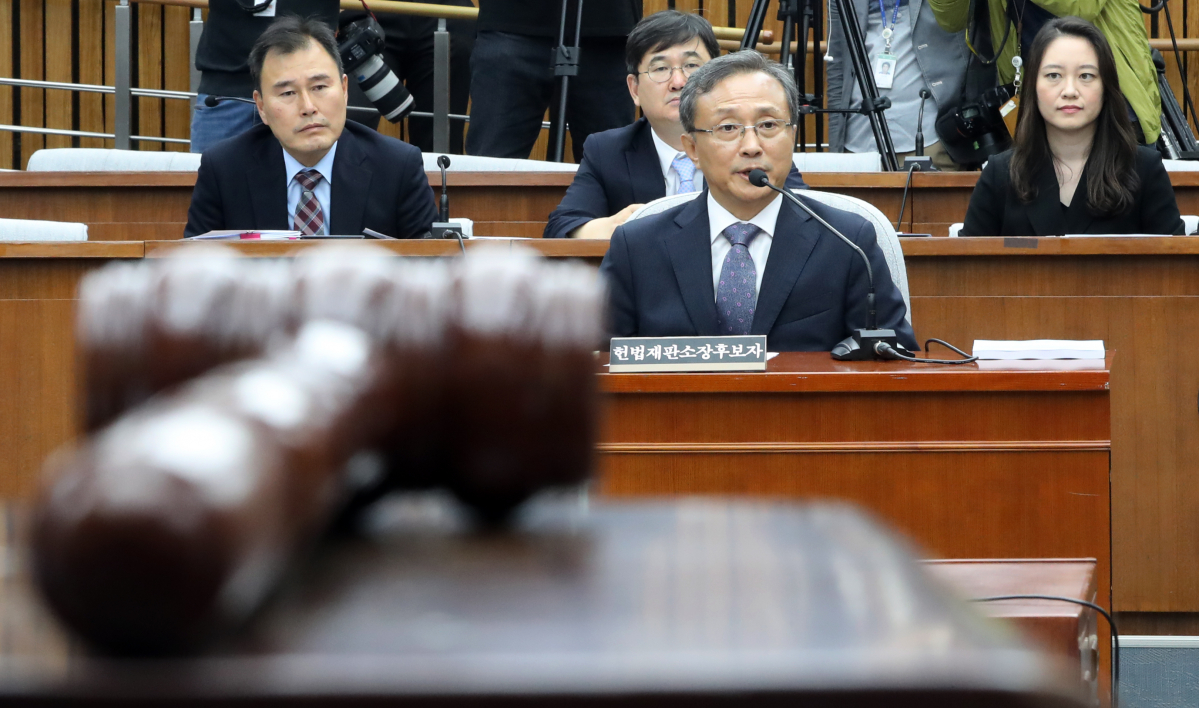 ▲유남석 헌법재판소 소장 후보자가 12일 국회에서 열린 인사청문회에서 청문위원들의 질의에 답하고 있다.(연합뉴스)
