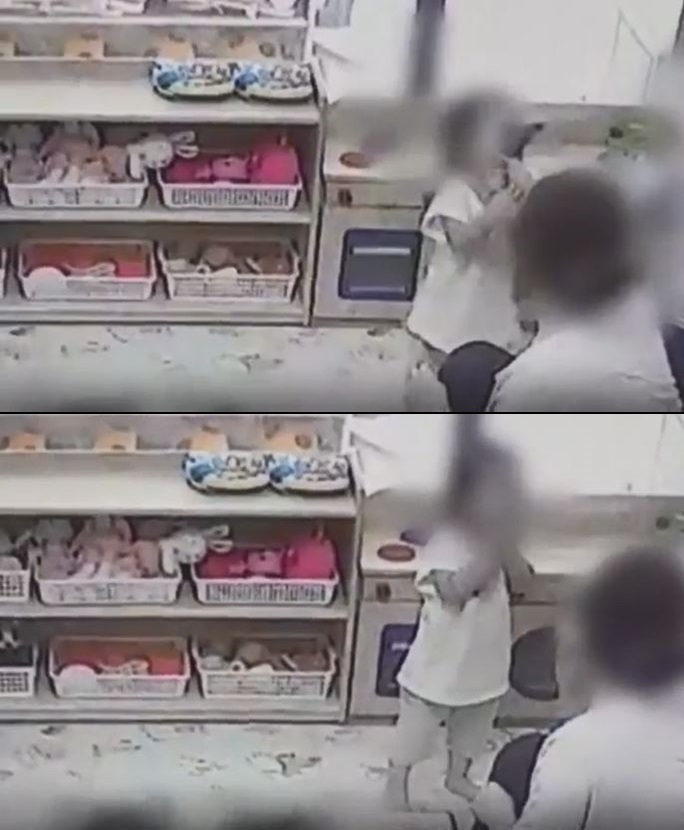 ▲구미 한 어린이집 보육교사가 여아의 얼굴을 때리자(위) 여아가 손으로 얼굴을 감싸는 모습(아래).(연합뉴스)