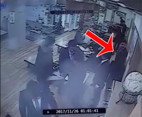 ▲곰탕집 성추행 사건이 촉발된 지난해 11월 대전의 한 곰탕집에 찍힌 폐쇄회로(CC)TV 영상.(출처=유튜브 캡쳐)