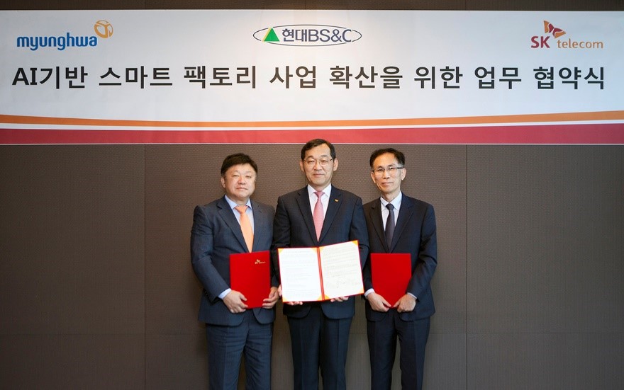 ▲왼쪽부터 현대BS&C 노영주 대표이사, SK텔레콤 윤원영 통합유통혁신단장, 명화공업 김인환 생산기술총괄(사진제공=현대BS&C)