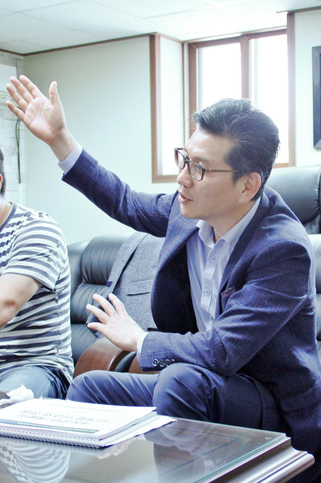 ▲조두영 에스와이패널 대표이사가 개성공단 재개 시 사업 계획에 대해 설명하고 있다. 사진제공  에스와이패널