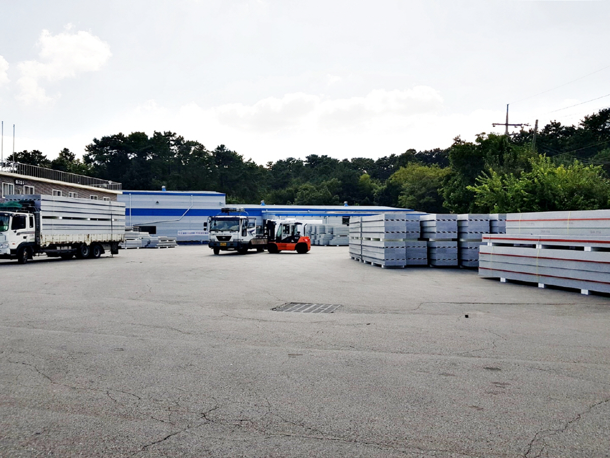 ▲에스와이패널 파주공장 전경. 사진제공 에스와이패널