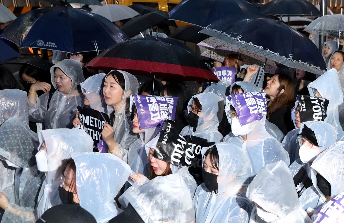 ▲5월 17일 오후 서울 강남구 신논현역 6번출구 앞에서 강남역 여성 살인사건 2주기 추모집회가 열렸다.(뉴시스)