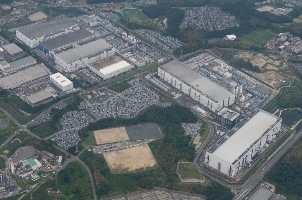 ▲웨스턴디지털이 19일 도시바 메모리와 손잡고 3D 메모리 수요 증가에 대비하기 위해 신규 제조라인을 완공했다고 이날 밝혔다 (사진제공=웨스턴디지털)