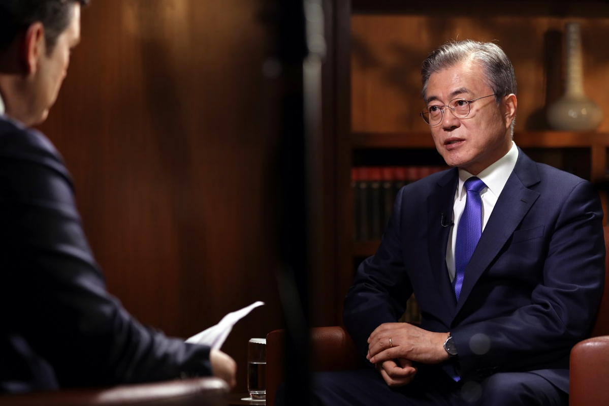 ▲문재인 대통령이 25일 오전(현지시각) 미국 뉴욕 파커 호텔에서 폭스(FOX) 뉴스 채널과 인터뷰를 하고 있다. 문 대통령의 인터뷰는 이날 저녁 방영된다.(사진제공=청와대)